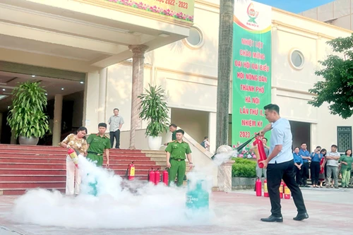 Trên 300 học viên huyện Thanh Trì được trang bị nghiệp vụ phòng cháy, chữa cháy