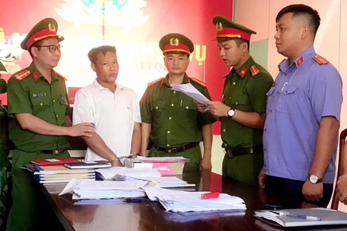 Khởi tố, bắt tạm giam đối tượng hủy hoại rừng