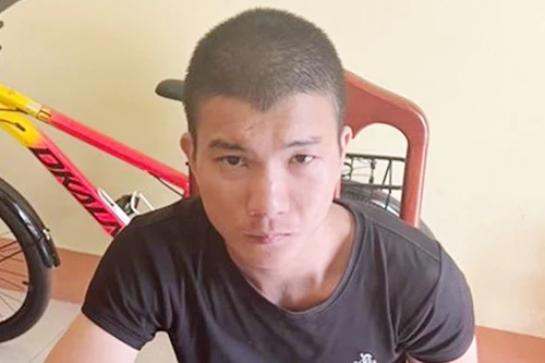 Bị cướp giật chiếc điện thoại di động ngay trước cửa nhà