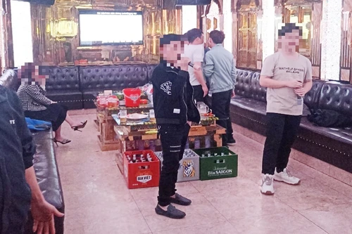 Phạt 40 triệu đồng cơ sở kinh doanh karaoke có 17 khách hát