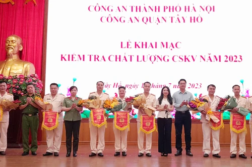 Công an quận Tây Hồ kiểm tra chất lượng Cảnh sát khu vực năm 2023
