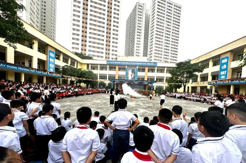 Gần 5.000 học sinh, thày, cô giáo được trang bị kiến thức an toàn phòng chống cháy, nổ và an toàn giao thông