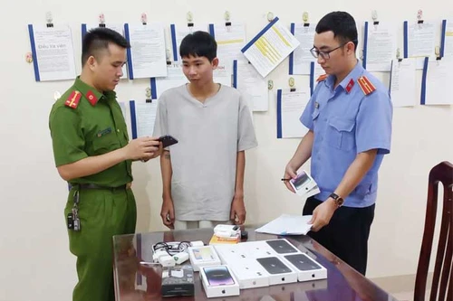 Đột nhập siêu thị trộm cắp tài sản