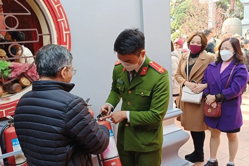 Kiểm tra, kiên quyết xử lý tồn tại ở các lễ hội xuân tại quận Tây Hồ