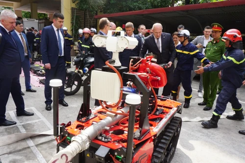 Đoàn Bộ trưởng Bộ Tình trạng khẩn cấp Liên bang Nga tham quan Phòng Cảnh sát PCCC và CNCH - CATP Hà Nội