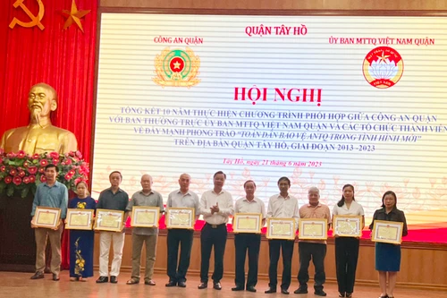 Quận Tây Hồ: Tổng kết 10 năm thực hiện đẩy mạnh phong trào “Toàn dân bảo vệ an ninh Tổ quốc” trong tình hình mới