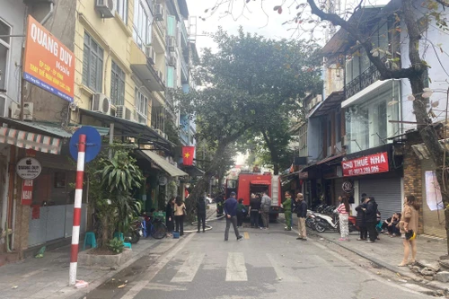 Dập tắt đám cháy trong phố cổ 