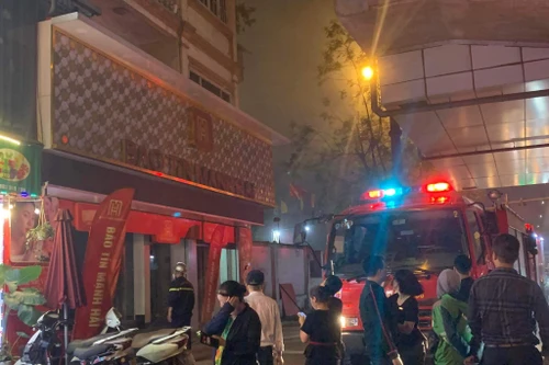 Xảy cháy tại cửa hàng kinh doanh vàng trên phố Hoàng Cầu