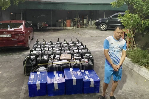 Dùng máy trộn bê tông trộn thuốc nổ, chế tạo gần 1 tấn pháo