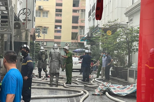 Dập tắt đám cháy tại quán karaoke đang bị đình chỉ hoạt động