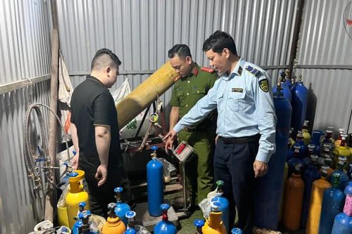 Phát hiện kho san chiết khí cười có bảo vệ trông vòng ngoài