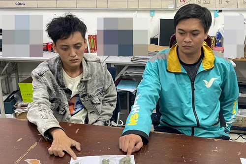 Bắt hai đối tượng mua bán, tàng trữ trái phép chất ma túy