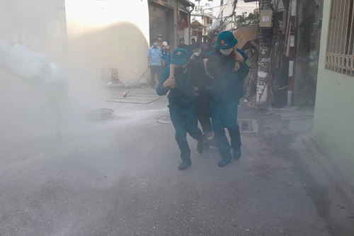 Thực tập phương án chữa cháy, cứu nạn tại phường Long Biên