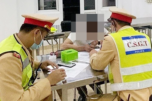 Phát hiện lái xe dương tính ma túy, điều khiển phương tiện quá hạn đăng kiểm 