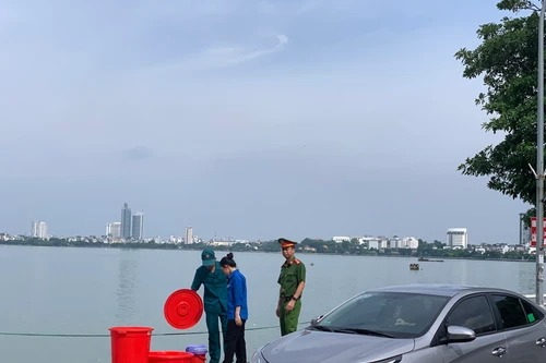 Tích cực các biện pháp bảo vệ môi sinh, hạn chế cá chết ở hồ Tây