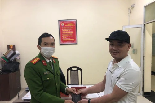 Trao trả tài sản cho người đánh rơi