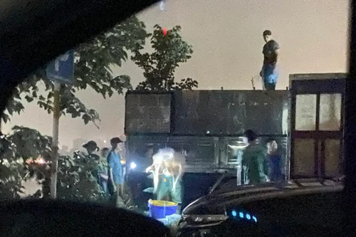 Quận Tây Hồ xác minh thông tin nghi vấn đánh bắt thuỷ sản trái phép ở hồ Tây