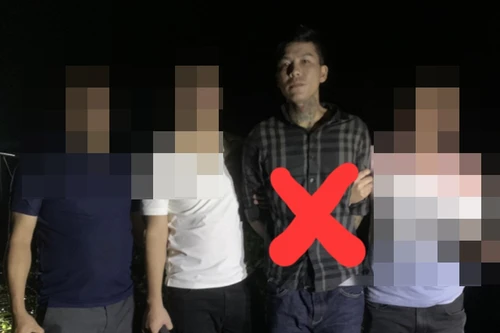 Trốn truy nã, tên tội phạm kề dao vào cổ chủ quán cướp tài sản