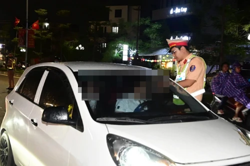 Xử lý trường hợp vi phạm nồng độ cồn, thách thức lực lượng Công an