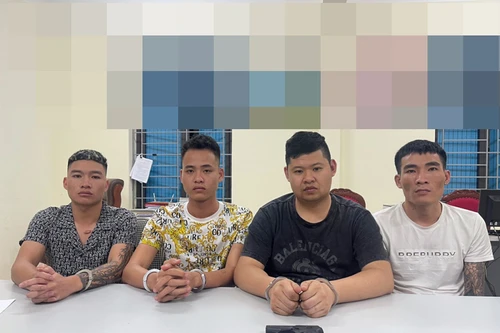 Tạm giữ nhóm đối tượng “găm” trong người súng ngắn đã nạp đạn