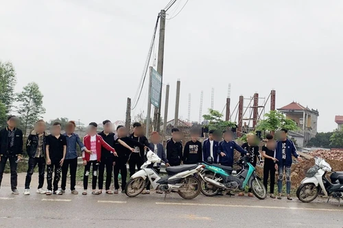 Xử lý 16 thanh, thiếu niên mang hung khí "hỗn chiến"