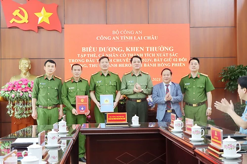 Bắt hai đối tượng mua 9 bánh heroin để bán với giá 1,3 tỷ đồng 