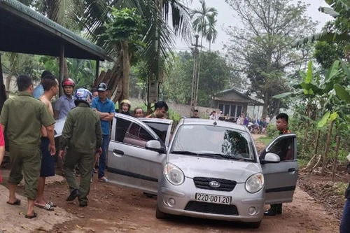 Công an xã mưu trí tước dao của đối tượng đang truy sát người dân
