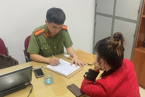 Xử phạt một phụ nữ xúc phạm lực lượng Công an