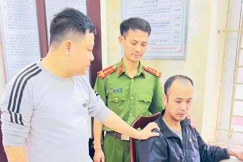 Tên trộm liều lĩnh tấn công lực lượng Công an