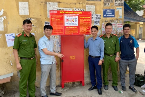 Đưa vào hoạt động “Điểm chữa cháy công cộng” tại làng nghề Chàng Sơn