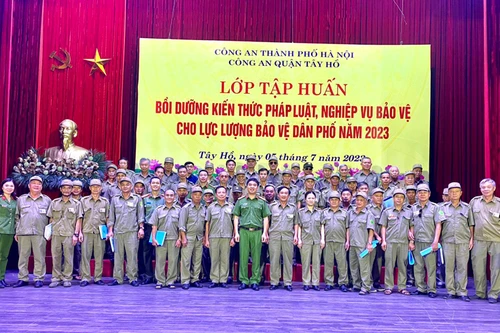 Công an quận Tây Hồ trang bị kiến thức, nghiệp vụ cho gần 500 đội viên bảo vệ dân phố 