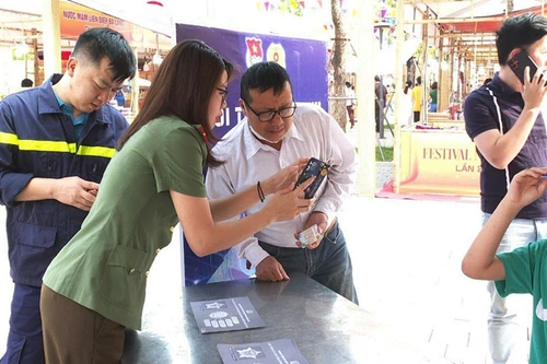 Hỗ trợ người dân số hóa thủ tục hành chính thuận lợi nhất