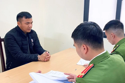 Tạm giữ đối tượng dùng clip “nóng” khống chế người phụ nữ