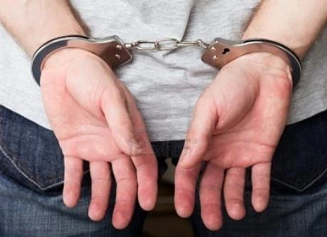 Bắt tạm giam Chủ tịch và nguyên Phó Chủ tịch UBND xã thuộc huyện Đà Bắc