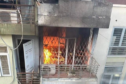 Từ vụ cháy 5 người thoát nạn an toàn tại phố Vĩnh Phúc, Cảnh sát PCCC hướng dẫn cách để tự cứu mình 