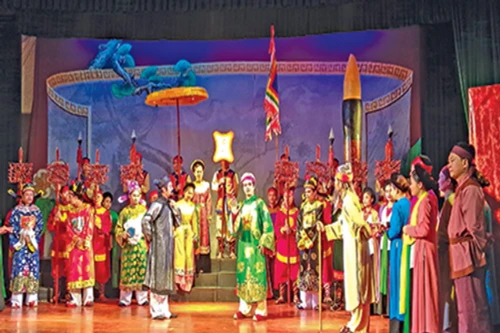 Cặp bánh lớn nhất Việt Nam trong nghi lễ dâng hương tưởng niệm các vị vua triều Trần