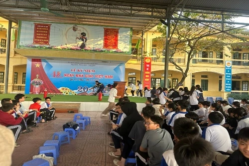 Huấn luyện kỹ năng thoát nạn sử dụng phương tiện chữa cháy cho học sinh