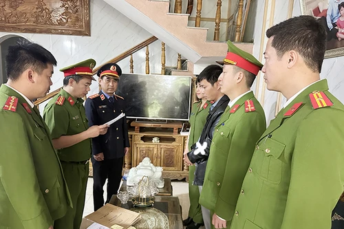 Bắt cán bộ địa chính chiếm đoạt hàng trăm triệu đồng