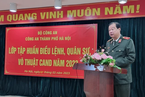 Công an Hà Nội nâng cao nghiệp vụ điều lệnh, quân sự, võ thuật, bắn súng cho lãnh đạo cấp chỉ huy phòng, thị xã
