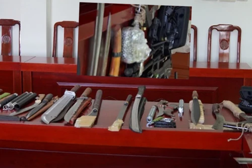 Thu giữ số lượng lớn hung khí tại hiệu cầm đồ
