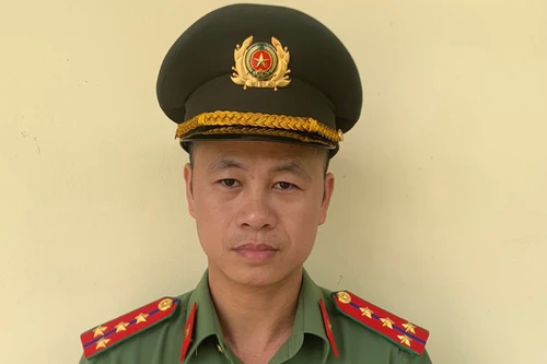 Trao Bằng khen tặng chiến sỹ Công an kịp thời cứu cháu bé 8 tuổi thoát khỏi đuối nước