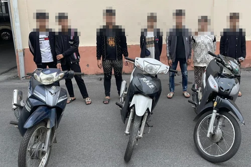 Xử lý nhóm đối tượng càn quấy, lạng lách, đánh võng xe máy trên phố