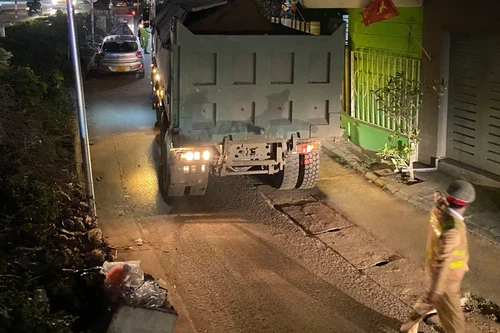 Kiên quyết xử lý vi phạm đổ rác thải gây ô nhiễm môi trường