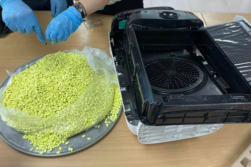 Phát hiện 7 kg nghi ma túy giấu trong máy lọc không khí tại sân bay Nội Bài