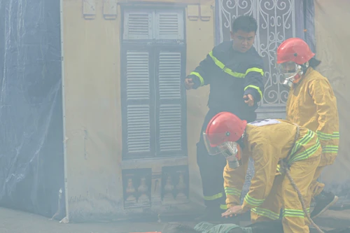 Phòng ngừa hỏa hoạn tại chợ đầu mối Long Biên