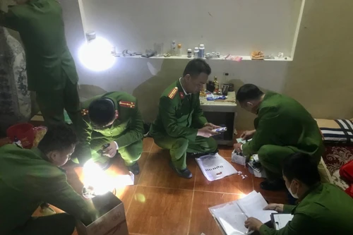 Tạm giam nhóm đối tượng 'chuyển nhượng' nhân viên karaoke 25 triệu đồng