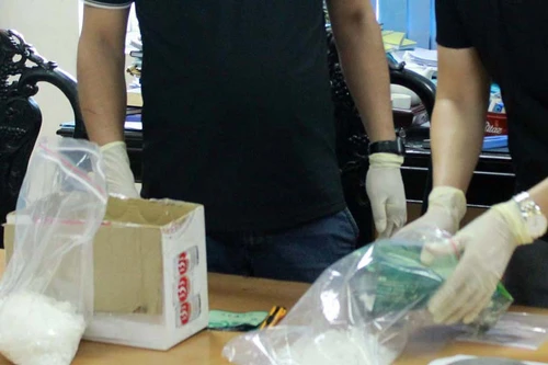 Phát hiện nhóm đối tượng vận chuyển trái phép gần 4 kg ma túy “đá”