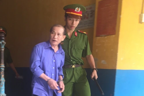 Ông ngoại "dượng" nhiều lần xâm hại cháu gái 11 tuổi 