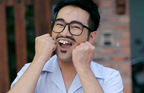 Minh Quân hóa thân thành ông bố răng vẩu khó tính