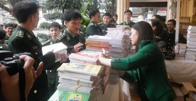 Tập huấn nghiệp vụ sư phạm cho những "thầy giáo áo xanh"